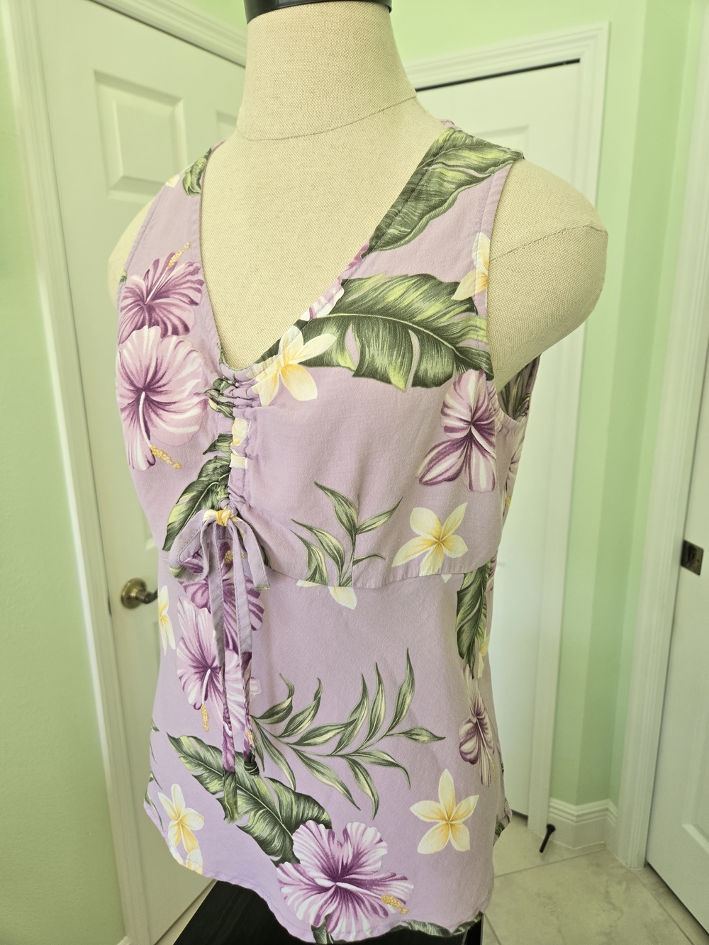 Hilo Hattie Vintage Lavender Tropical Floral Tie-Front Tank Resort Beach Hawaii